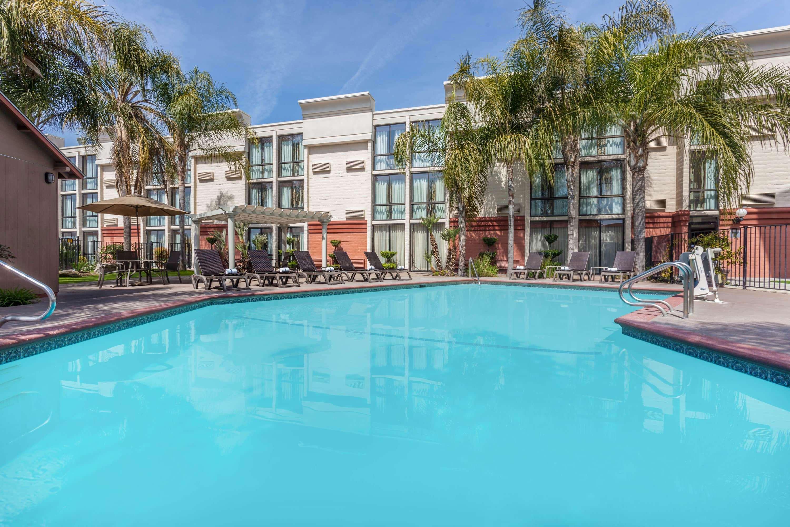 Wyndham Visalia Hotel Exterior foto