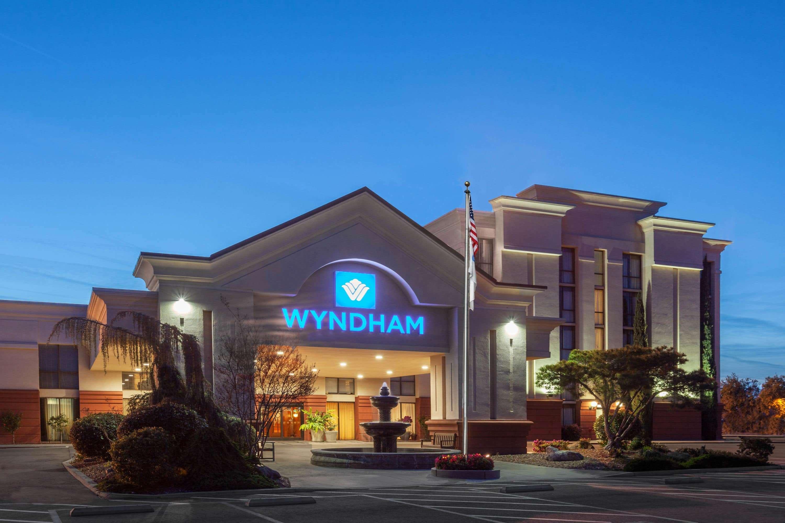 Wyndham Visalia Hotel Exterior foto