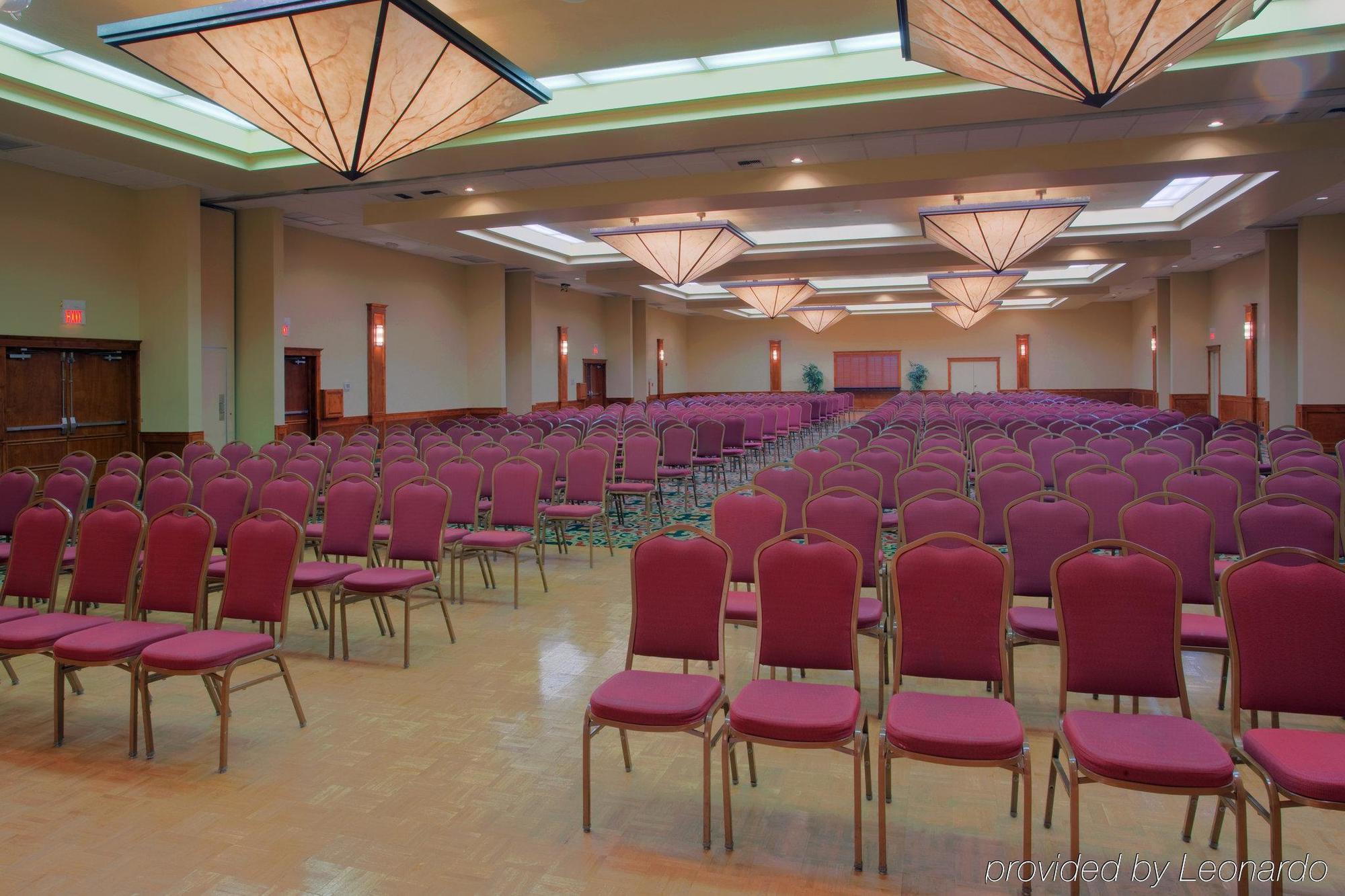 Wyndham Visalia Hotel Negócio foto