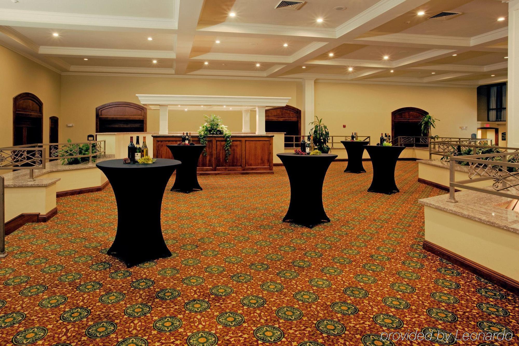 Wyndham Visalia Hotel Instalações foto